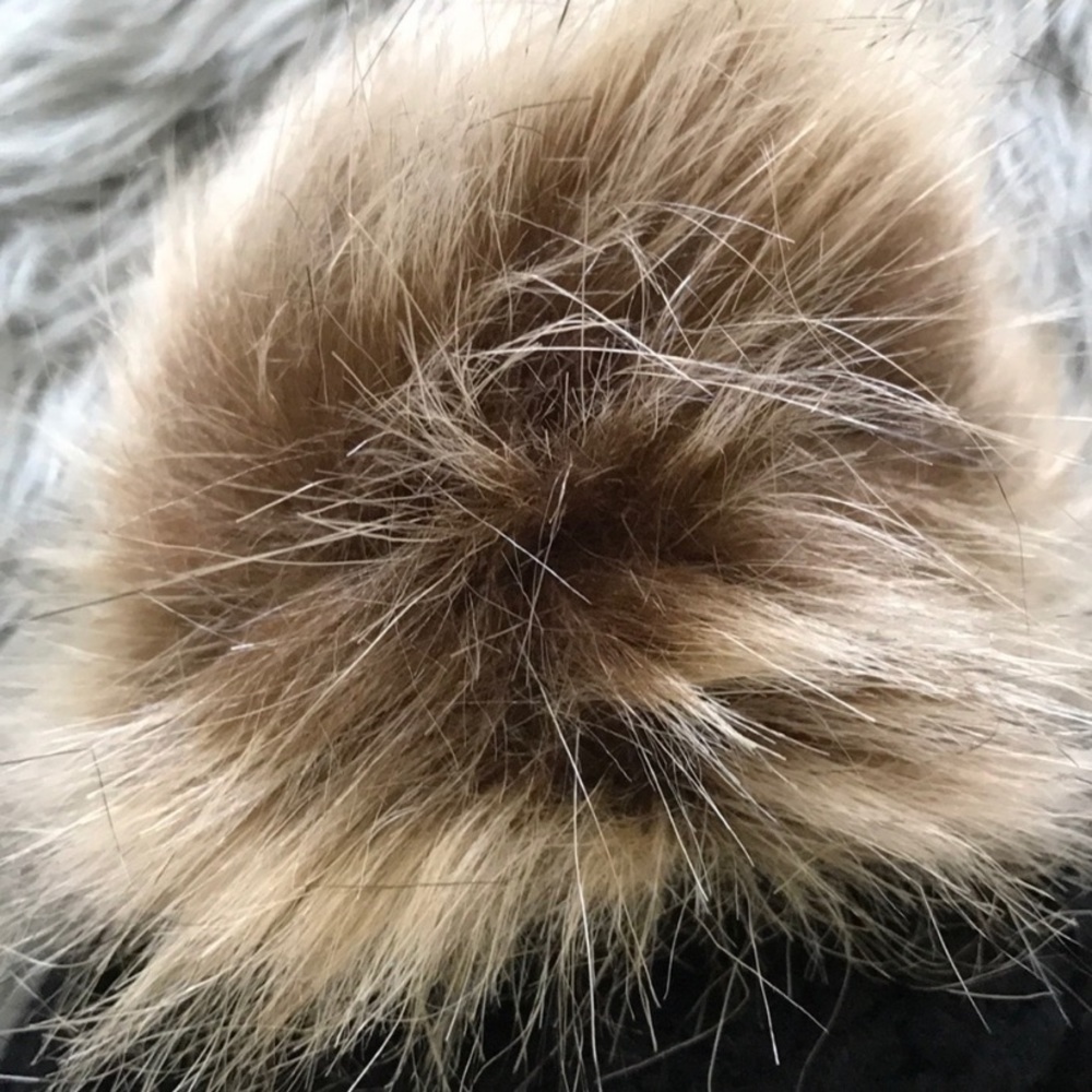 KNIT BEANIE With Brown Faux Fur Pom Pom - Picture 5 of 8